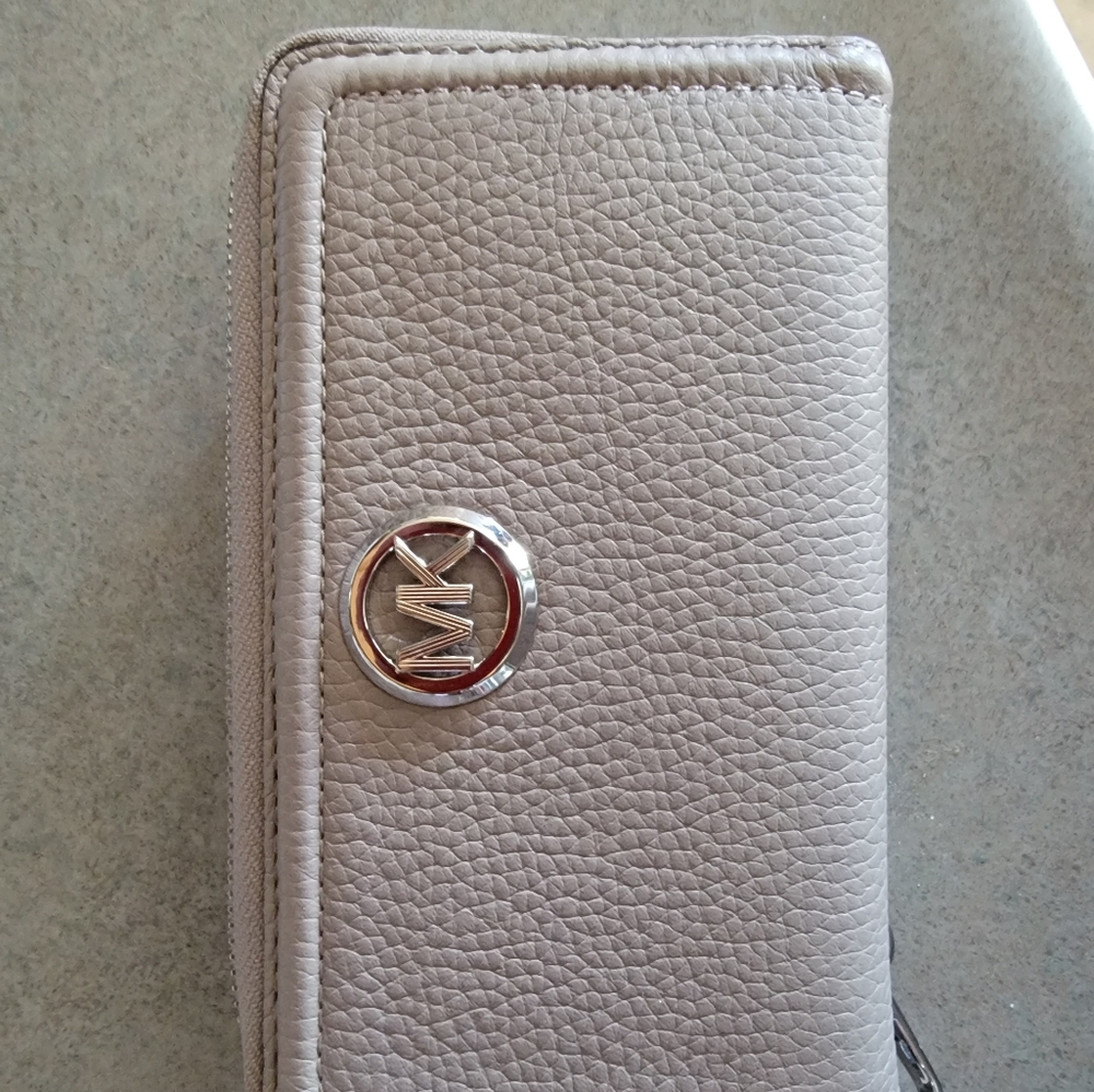 Michael kors wallet